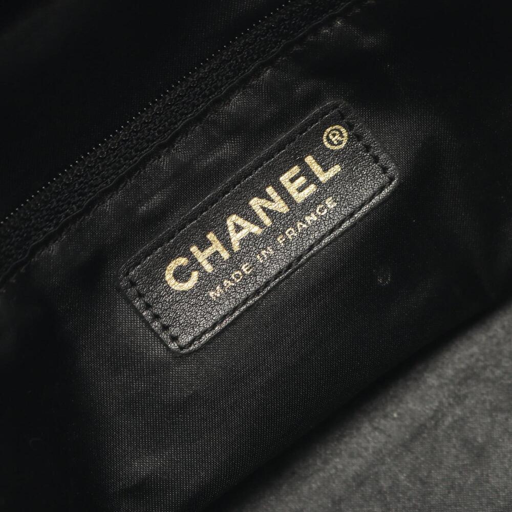 Chanel Matelassé Tote Bag Handbag, Lambskin Leather, Women's, Black - Picture 4 of 10
